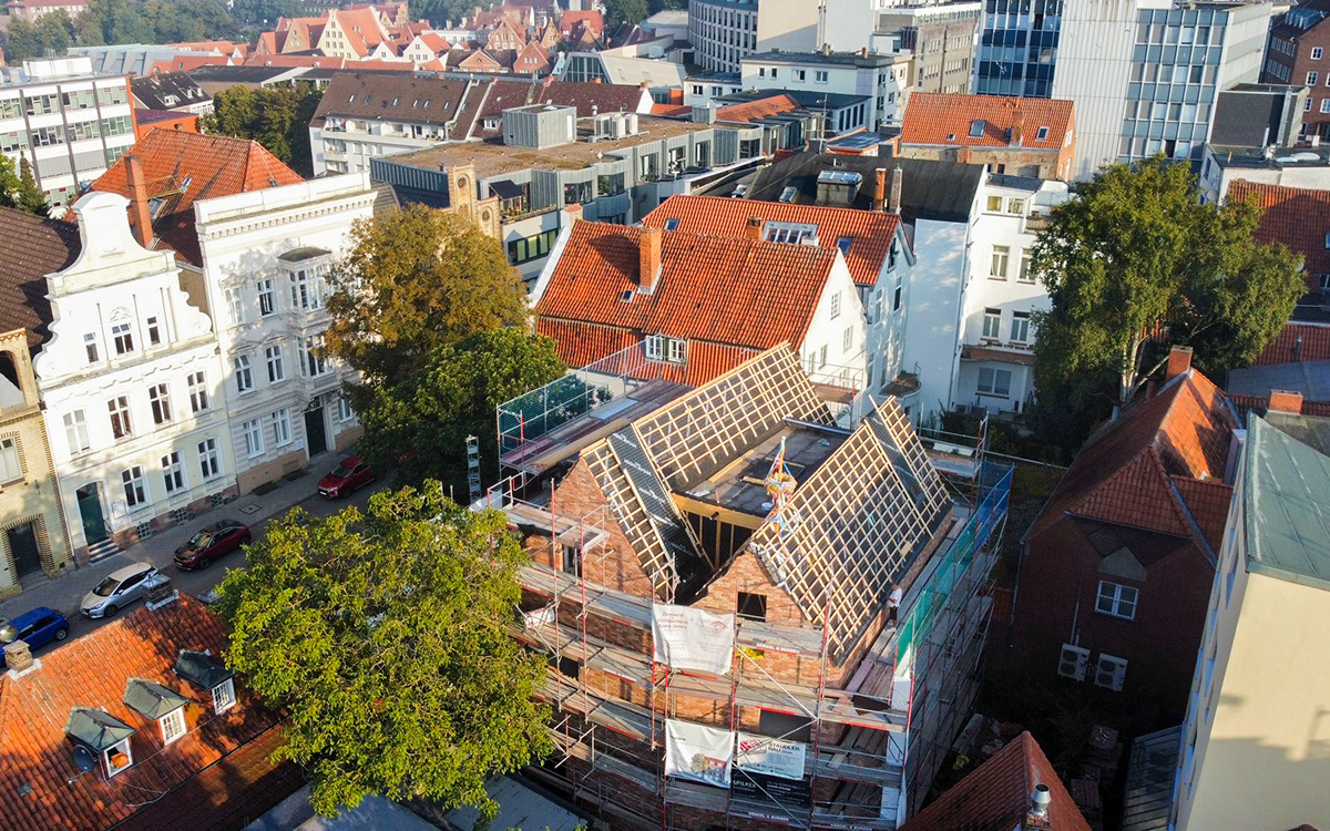Dachdecker_Zimmerei_Oelers_Zimmereiarbeiten_Altstadthaus-Sanierung