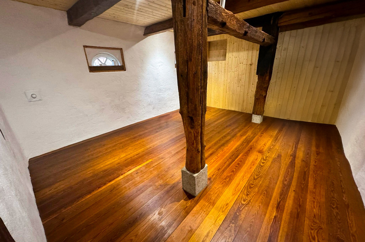 Fertiggestellter Raum nach einer Fachwerksanierung