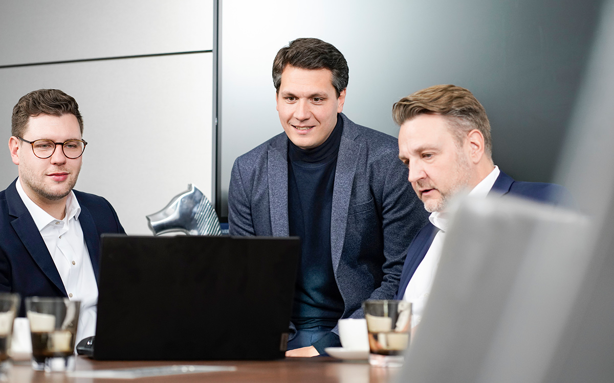 GIL Solutions GmbH bei einer Besprechung für die optimale Personalstrategie eines Logistikzentrum
